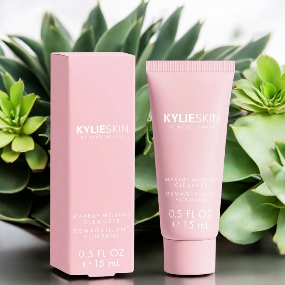 Kylie Skin | Makeup Melting Cleanser | Mini Size